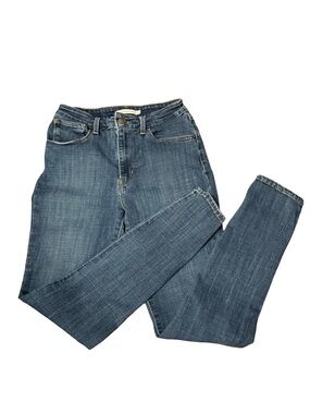 Levi's Women's Skinny Jeans in Medium Blue Wash
